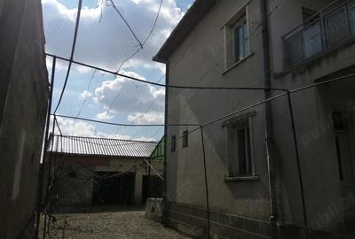 Casa si gradina de vanzare - 1