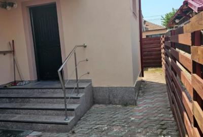 Casă cu 8 camere cu Teren 166 Mp în Central - 2