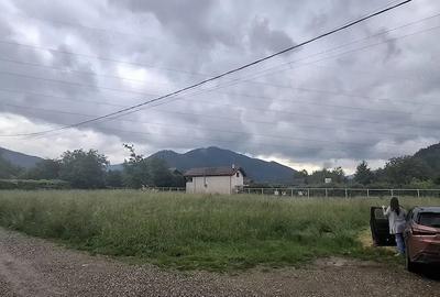 Teren de 1374 mp, în Central - 3