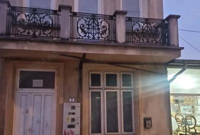 Casă cu 8 camere cu Teren 220 Mp în Calea Victoriei - 1