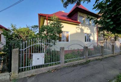 Casă cu 4 camere cu Teren 509 Mp în Rădăuți - 1