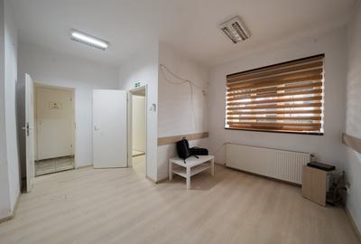 Casă individuală cu 10 camere cu Canalizare în Eroii Revoluției - 16