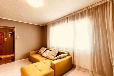 Apartament cu 3 camere semidecomandat în Brâncoveanu