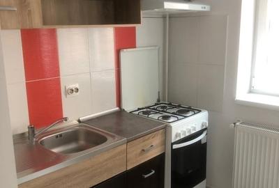 Garsonieră în Titan - 2