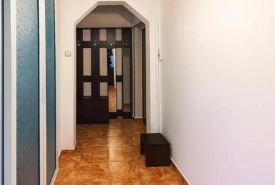 Apartament cu 3 camere semidecomandat în IAR - 2
