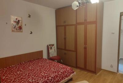 Inchiriez garsoniera - 2