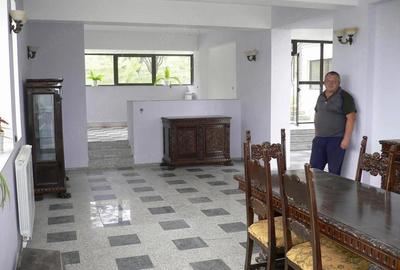 Casă cu Teren 6500 Mp în Central - 6
