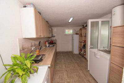 Casă cu 8 camere cu Teren 1363 Mp în Central - 3