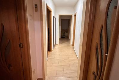 Apartament cu 3 camere decomandat în Baba Novac