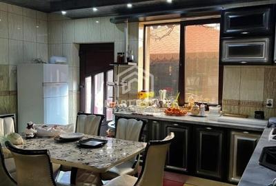 Aparatorii Patriei - Vila cu 5 Camere - Comision 0% - 10