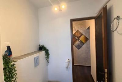 Apartament cu 2 camere decomandat în CET - 6