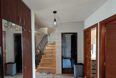 De vanzare casa tip duplex in Flore?ti, intr-o zona exclusiv de case ! - 3