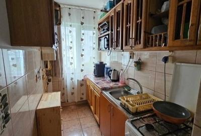 Etaj 3 - 3 camere - mobilat - Alexandru - Piata Voievozilor - 3