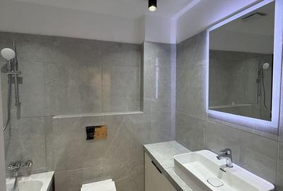 Apartament cu 3 camere decomandat în Exterior Vest