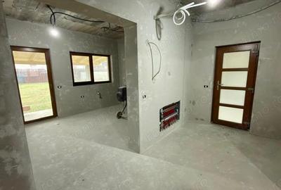 Casă cu Canalizare în Moșnița Nouă