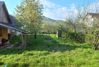 Casă cu 5 camere cu Teren 1000 Mp în Florești