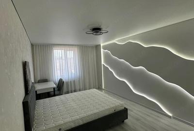 Garsonieră decomandată în Titan