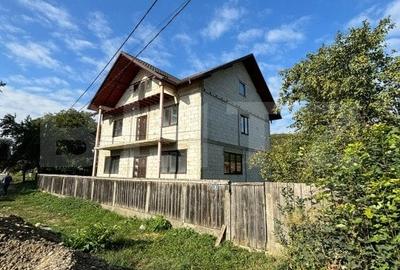 Casa individuala 240mp, semifinisat, loc.Dolhasca - 2