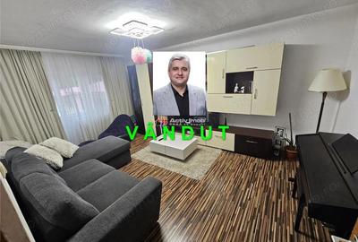 Apartament cu 4 camere decomandat în Micro IV