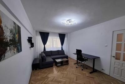 Apartament cu 3 camere decomandat, mobilat în Tineretului