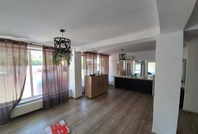 Spațiu comercial, de 44 mp, în Central - 5