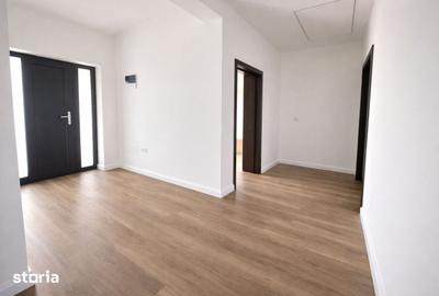 Casă cu 4 camere cu Teren 400 Mp în Dancu - 2