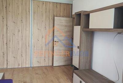 Apartament cu 2 camere decomandat, mobilat în Central