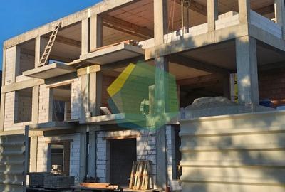Casă cu 3 camere cu Teren 90 Mp în Central