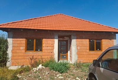 Casă cu Teren 966 Mp în Fântânele