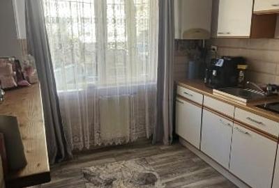 Apartament cu 2 camere semidecomandat, mobilat în Central