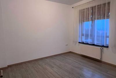 Apartament cu 3 camere decomandat în Europa - 1