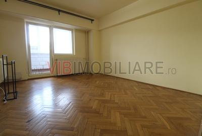 Apartament cu 3 camere decomandat în Decebal