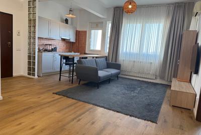 Apartament cu 2 camere semidecomandat, mobilat în Universitate