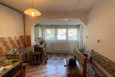 Apartament cu 2 camere semidecomandat în Republicii