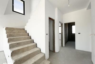Casă cu 4 camere cu Teren 330 Mp în Moșnița Nouă