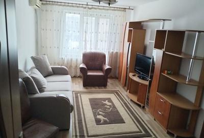 Apartament cu 3 camere semidecomandat în Rahova