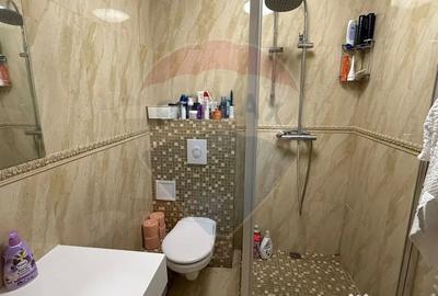 Apartament cu 4 camere semidecomandat în Dristor