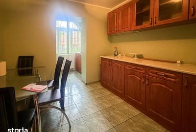 Apartament cu 3 camere decomandat în Inel II