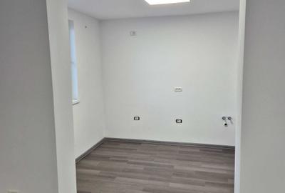 Apartament cu 3 camere decomandat în Săvinești - 2