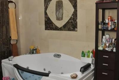 Casă cu 9 camere cu Teren 900 Mp în Central - 9