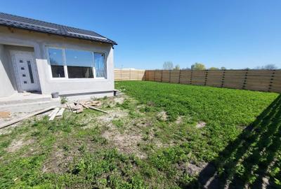 Casă cu 3 camere în Comana