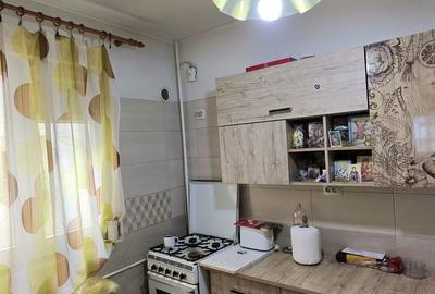 Apartament cu 3 camere decomandat, mobilat în Berceni