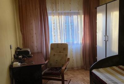Apartament cu 3 camere decomandat, mobilat în Central