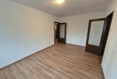 Apartament cu 3 camere semidecomandat în Colentina - 1