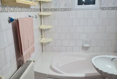 Apartament cu 3 camere decomandat în Corabia - 2