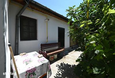 Casă cu 3 camere în Tăbăcari