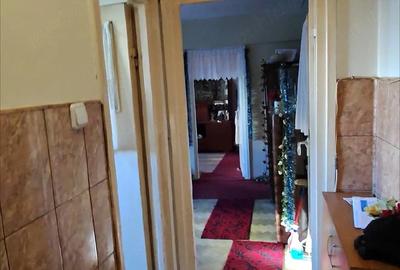 Apartament cu 3 camere semidecomandat în Central - 2