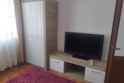 Apartament cu 3 camere semidecomandat în Central