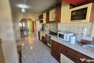 Apartament cu 3 camere decomandat în Carpați 2