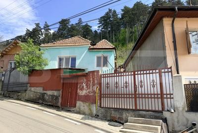 Casă individuală cu 4 camere cu Canalizare în Cugir